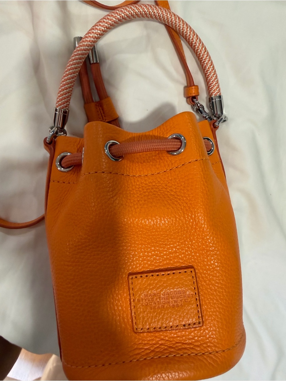 Marc Jacobs grained calfskin The bucket bag mini - Picture 3 of 8